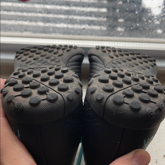 Boys size 2 adidas predators - Picture 7 of 7